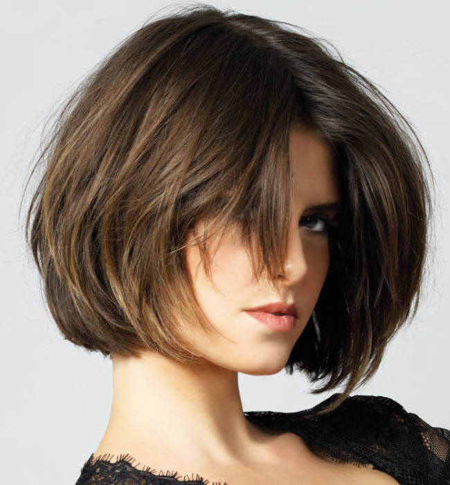 Carré mi-long BIGUINE Paris : un volume bien maîtrisé Carré mi-long BIGUINE Paris : un volume bien maîtrisé