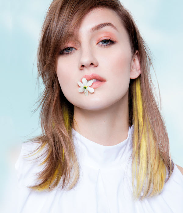 Coiffure cheveux longs EUGENE PERMA : version lisse et romantique Coiffure cheveux longs EUGENE PERMA : version lisse et romantique