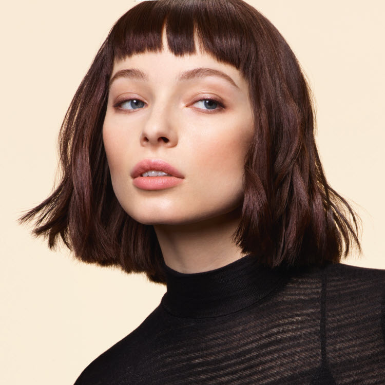 Coupe et coiffure cheveux mi-longs DESSANGE Paris - Automne-hiver 2018-2019.