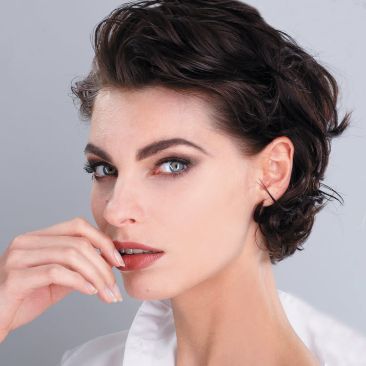 Coupe et coiffure cheveux mi-longs BIGUINE Paris - Printemps-été 2019.