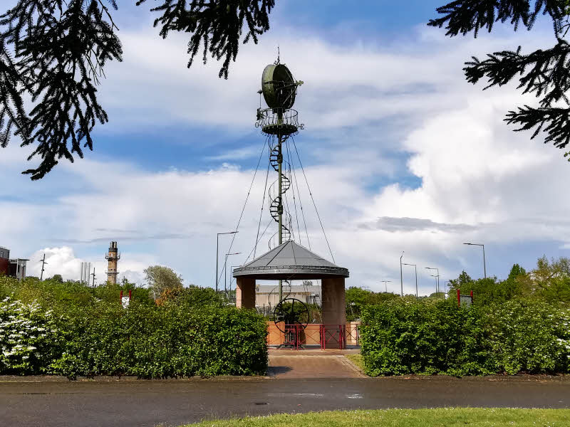 Eolienne Bollée à l'entrée de la Maison de l'eau de la l'Arche de la Nature © ABCfeminin.com.