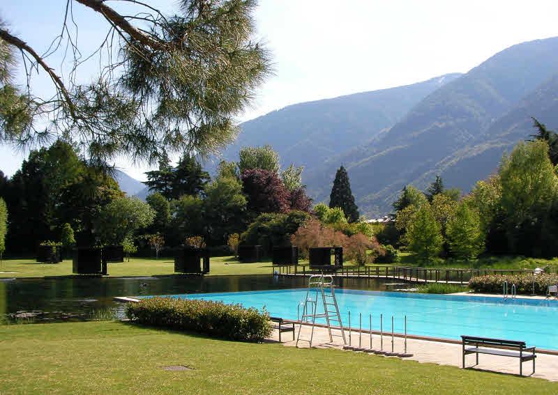 Piscine extérieur du centre thermal de Merano (Sud Tyrol) © ABCfeminin.com.