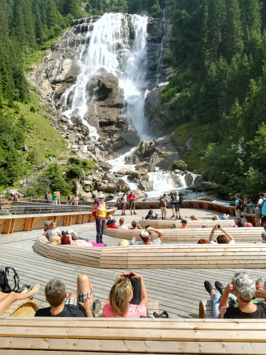 Au pied de la cascade Grawa dans la vallée de Stubai au Tyrol © ABCfeminin.com.