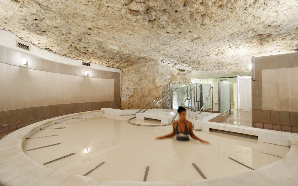Bain  d'eau thermal et de kaolin à Jonzac. Bain  d'eau thermal et de kaolin à Jonzac.
