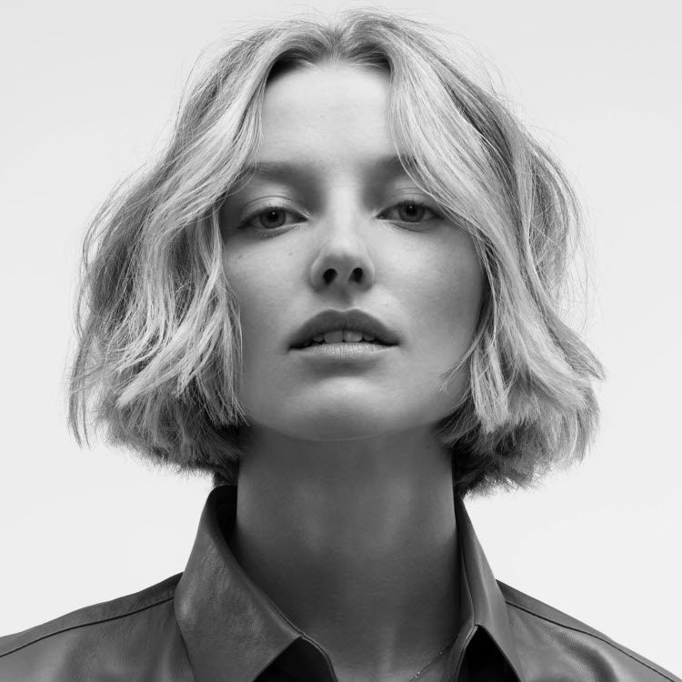 Coupe et coiffure pour cheveux mi-longs DESSANGE Paris - Printemps-été 2020.