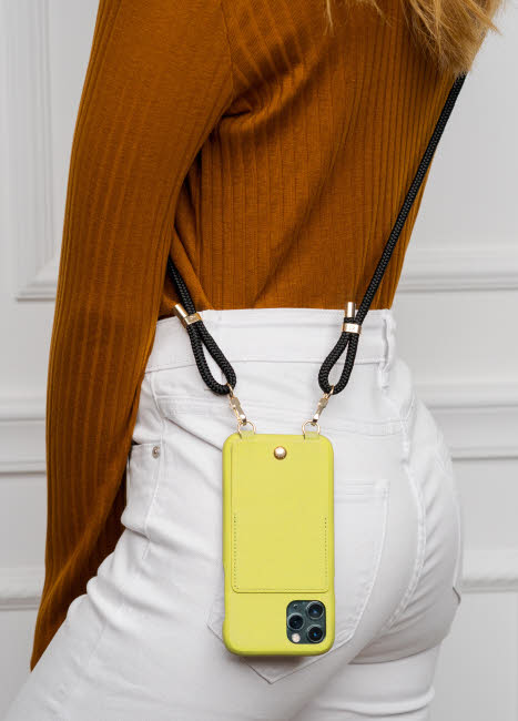 Coque en cuir avec pochette en cuir et bandoulière Louvini. Coque en cuir avec pochette en cuir et bandoulière Louvini.