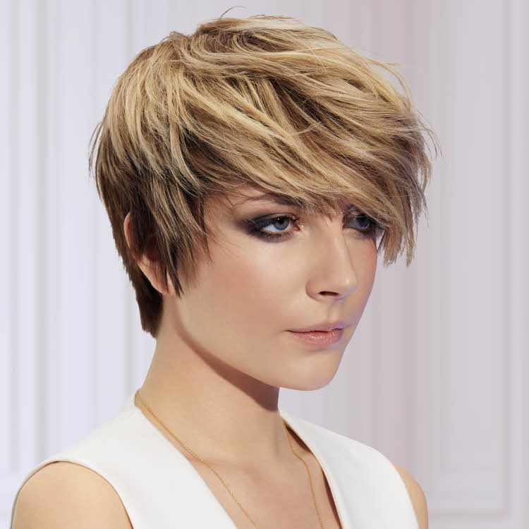 Coupe et coiffure cheveux courts - VOG Paris - Automne-Hiver 2020-2021.