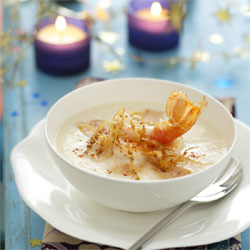 Velouté de chou-fleur aux langoustines et foie gras croquant de sésame Velouté de chou-fleur aux langoustines et foie gras croquant de sésame