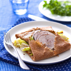 Galettes de blé noir aux poireaux fondants et andouille de Guémené