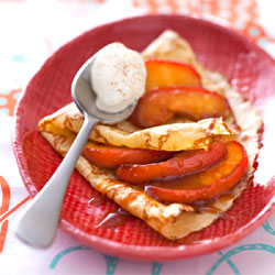 crêpes façon Tatin, crème fraîche à la cannelle