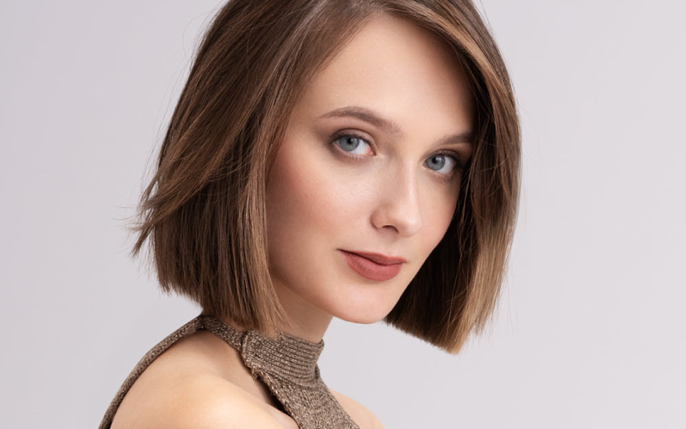 COIFFURES mi-longues - Tendances printemps-été 2022 pour cheveux mi-longs.