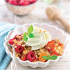 Crumble framboises, tomates et crème basilic citron