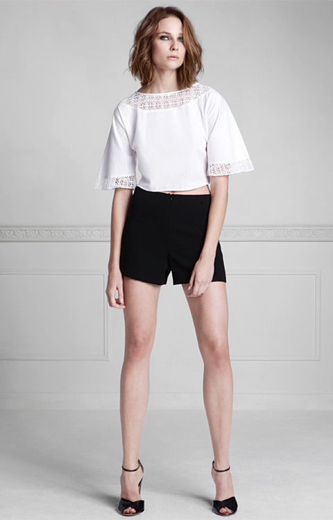 Chemise blanche courte à manches au coude et bordures ajourées Anne Fontaine - été 2014