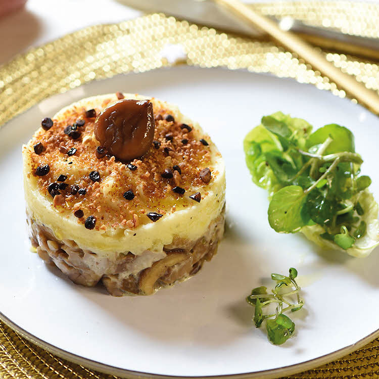 Menu de chefs : recette Parmentier de Chérie, châtaigne et cèpes de Aurélie Duchêne du Restaurant L’Atelier à Port-Louis © Franck Schmitt.