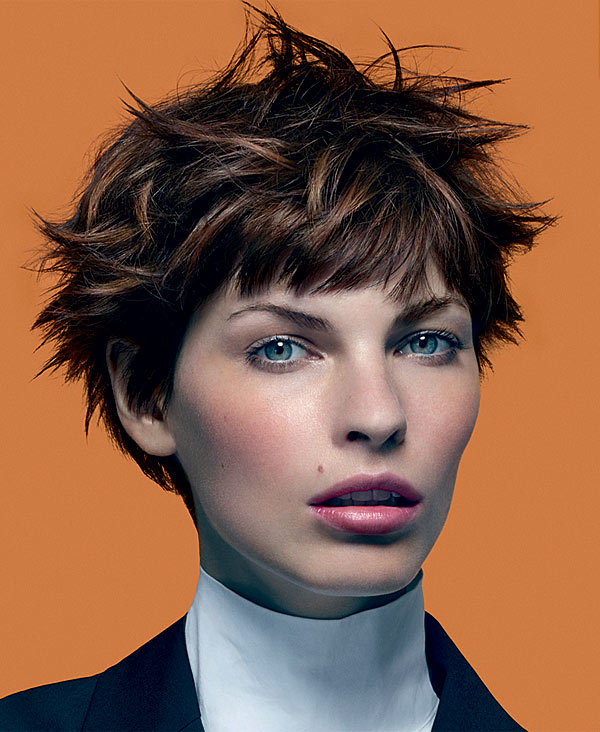 Cheveux raides et courts - Coiffure DESSANGE Paris - printemps-ete 2015 Cheveux raides et courts - Coiffure DESSANGE Paris - printemps-ete 2015