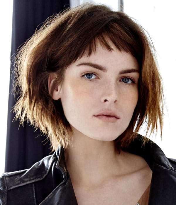 Cheveux foncés raides et mi-longs - Coiffure HAIRCOIF - printemps-été 2015 Cheveux foncés raides et mi-longs - Coiffure HAIRCOIF - printemps-été 2015