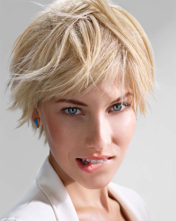 Cheveux raides et courts - Coiffure INTERMEDE - printemps-été 2015 Cheveux raides et courts - Coiffure INTERMEDE - printemps-été 2015