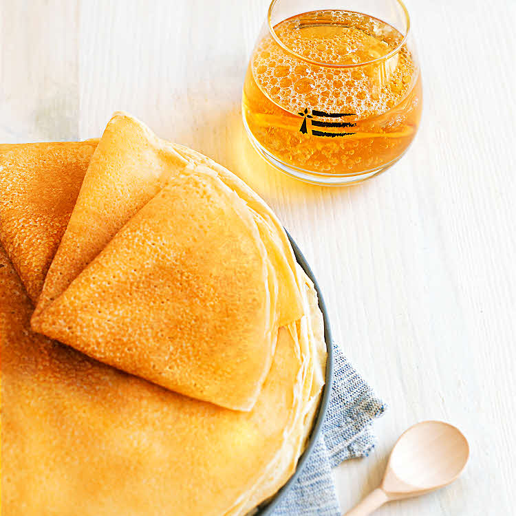 Crêpes sucrées au cidre - Recette Loic Raison. Crêpes sucrées au cidre - Recette Loic Raison.