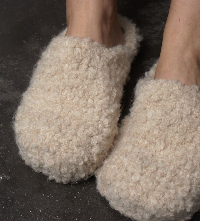 Modèle expliqué : chaussons à crocheter.