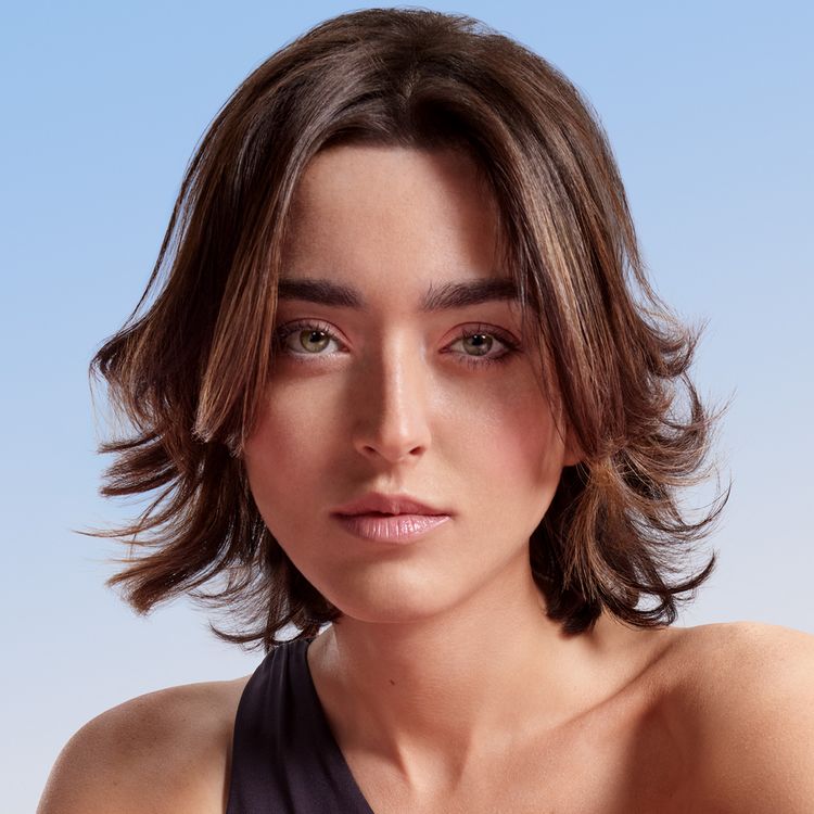 Coupe et coiffure cheveux mi-longs - Camille ALBANE - 2026.