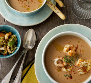 Menu de fête : soupe de rouget aux crevettes et encornets