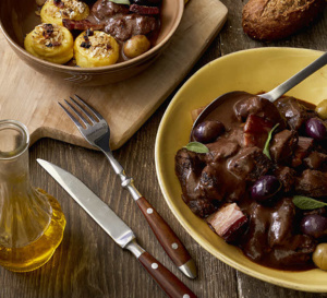 Sauté de bœuf aux olives et palets croustillants de pommes de terre 