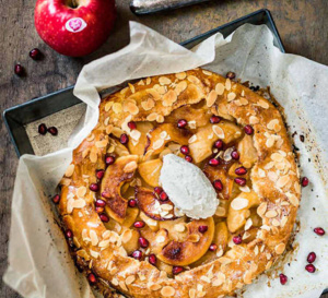 Tarte rustique aux pommes Pink Lady et aux graines de grenade