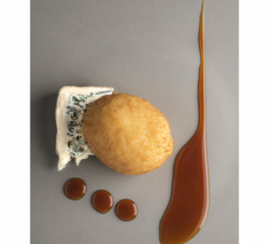 Cromesquis d’oeuf, caramel d’orange et Saint Agur, par Pierre Gagnaire