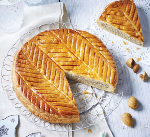 Galette des rois à la frangipane, crème pâtissière et amandes amères