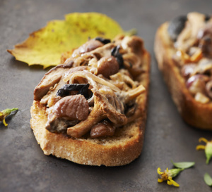 Tartines croustillantes aux châtaignes et champignons des sous-bois ardéchois