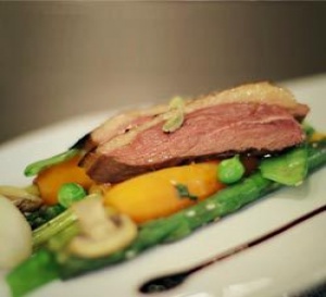 recette : magret de canard, légumes, épices et herbes fraîches