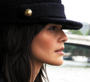 Modèle expliqué : comment tricoter une casquette féminine à visière ?