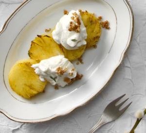 Dessert détox : ananas rôti au Rapadura, à la vanille et au gingembre