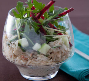 verrine de chair de crabe sauce au citron gingembre, salade croquante betterave et pommes acidulées