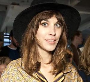 le look d’Alexa Chung au défilé Topman à Londres 