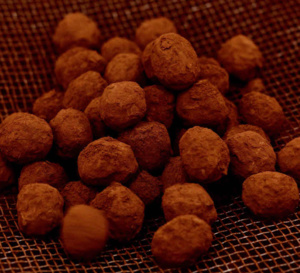 Recette : les truffes au chocolat miellé du chocolatier Patrick Roger 