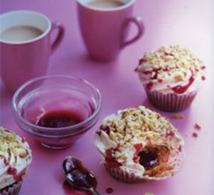 recettes de cupcakes : cupcakes beurre de cacahuètes et confiture de fraises