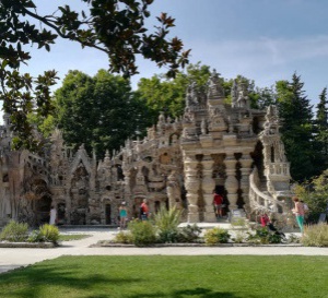 L'histoire du facteur Ferdinand Cheval et de son Palais Idéal