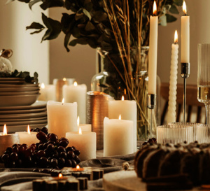 L'essentiel à offrir et à s'offir pour des fêtes réussies : petits cadeaux, bougies, etc.