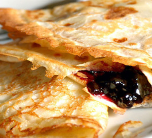 Spécial Chandeleur : crêpes fourrées aux prunes épicées