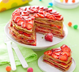 gâteau de crêpes fraises-rhubarbe