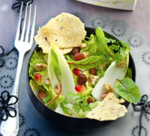 salade mélangée et chips de Boursault au sésame