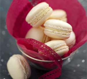 Macarons au Boursault, amandes et baies roses