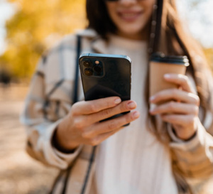 Black Friday au féminin : trouvez le smartphone reconditionné qui allie style, performance et économies