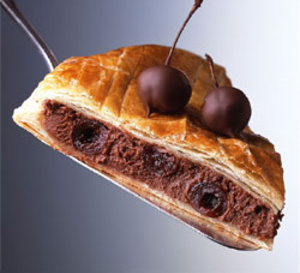 Galette des rois fourrée au chocolat et aux cerises Griottines