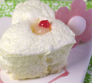 Recette light : duo de meringues en Chantilly à la rose, coeur de litchi