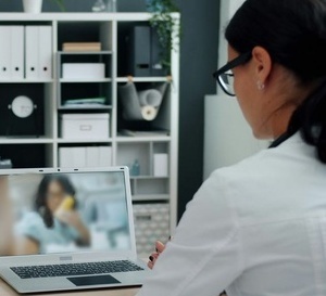 Les solutions de télémédecine pour les femmes actives et occupées