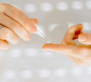 Lentilles de contact adaptées à votre vue : confort, liberté et féminité au quotidien