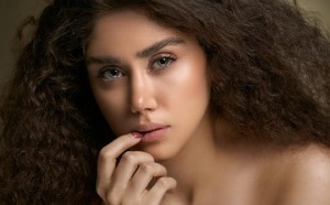 Sublimez vos cheveux texturés grâce à une routine adaptée