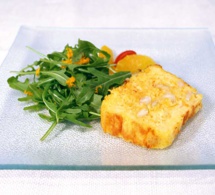 Cake à la carotte, aux amandes et aux agrumes, salade de roquette